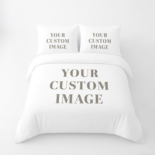 SENSING Personalisierte Bettwäsche mit Foto – Bettbezug mit eigenem Bild & Text, 3-teiliges Set mit 2 Kissenbezügen, wählbar in 135x200 Und weitere Größen Persönliches Geschenk für Paare & Familie