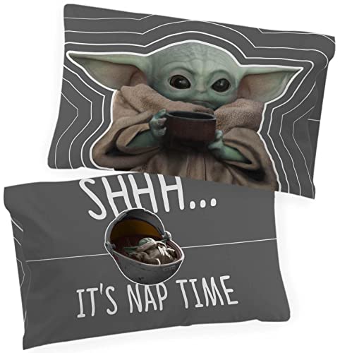 Jay Franco Star Wars The Mandalorian Coffee 2er-Pack Kissenbezüge – doppelseitig, superweiche Kinder-Bettwäsche mit Baby Yoda