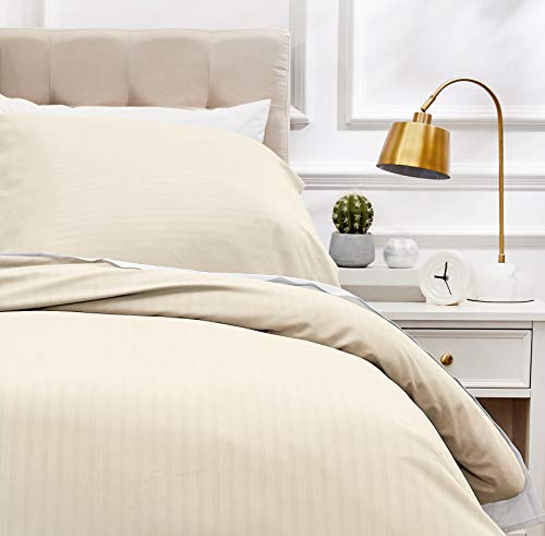 Amazon Basics 2-teiliges Deluxe-Mikrofaser-Bettwä sche-Set, Bettdeckenbezug 135 x 200 cm & 1 Kissenbezug 80 x 80 cm, Beige, gestreift