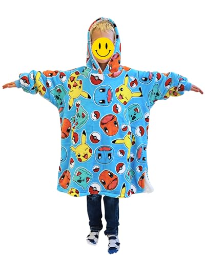 Pokemon Kapuzen-Fleecedecke 75x70 cm, Pikachu & Friends, Geschenkidee für Kinder 6-9 Jahre, Hoodie Flauschdecke mit Kapuze und Tasche, Fanartikel Gaming - flauschig, weich & kuschelig