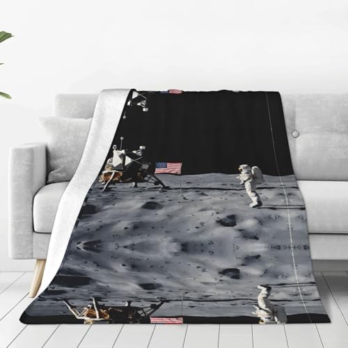 ESASAM Die superweiche Flanelldecke mit Astronaut auf dem Mond ist bequem, leicht, warm und langlebig, geeignet für Zuhause, Reisen und Camping ESASAM Die superweiche Flanelldecke mit Astronaut auf dem Mond ist bequem, leicht, warm und langlebig, geeignet für Zuhause, Reisen und Camping