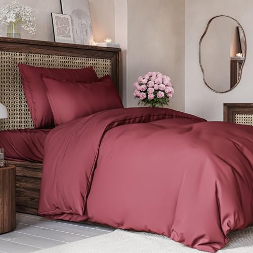 3-TLG. Bettwäsche Set 135x200 cm mit Bettbezug und 2 Kissenbezügen 80x80cm - Mikrofaser Bettbezug weich atmungsaktiv pflegeleicht - Reißverschluss & Eckbänder - Oeko-TEX Zertifiziert - 3PC Weinrot 3-TLG. Bettwäsche Set 135x200 cm mit Bettbezug und 2 Kissenbezügen 80x80cm - Mikrofaser Bettbezug weich atmungsaktiv pflegeleicht - Reißverschluss & Eckbänder - Oeko-TEX Zertifiziert - 3PC Weinrot