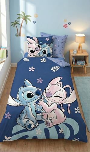 Disney Stitch Bettwäsche 135x200 + 80x80 – Wendbar – Kinder Bettwäsche Set – Offizielles Design – Weich & Atmungsaktiv – Baumwolle/Polyester – Motiv Stitch & Angel – Blau