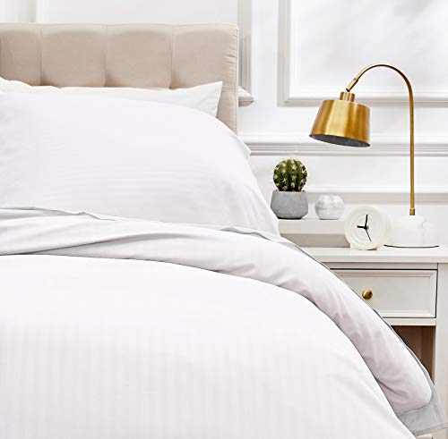Amazon Basics - Deluxe-Bettwäsche-Set aus Mikrofaser, 135 x 200 cm, Hellweiß